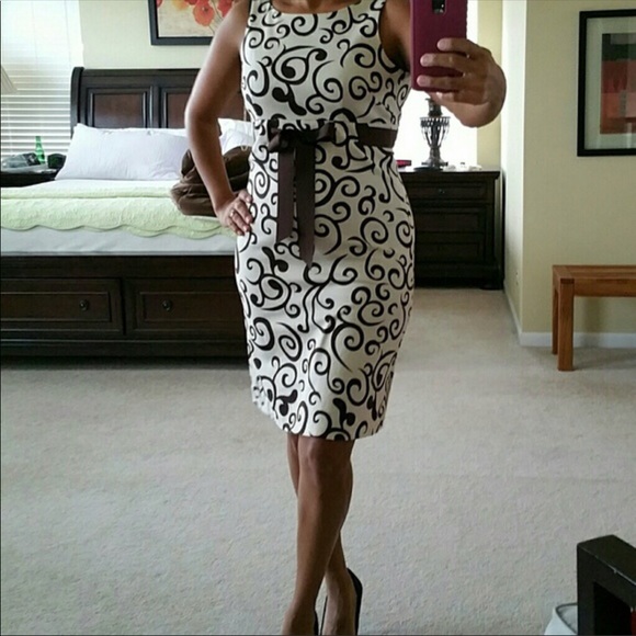 Beautiful Cream Brown Scroll Pattern Dress size 6p - Picture 1 of 4